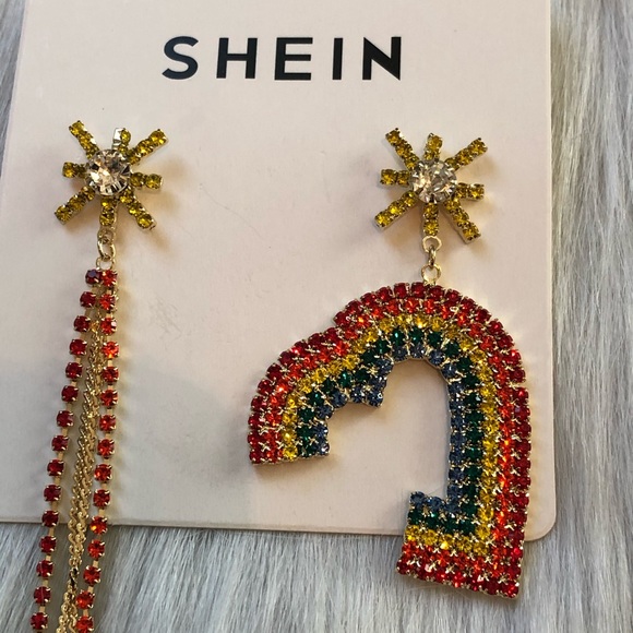 Cute Mismatched Earrings - Picture 3 of 4